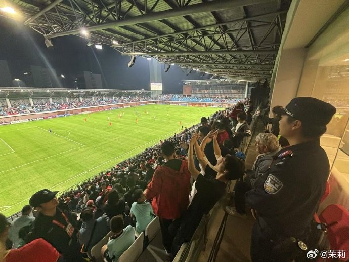  前國足主帥米盧現(xiàn)身球場，觀看U20國足vs卡塔爾U20