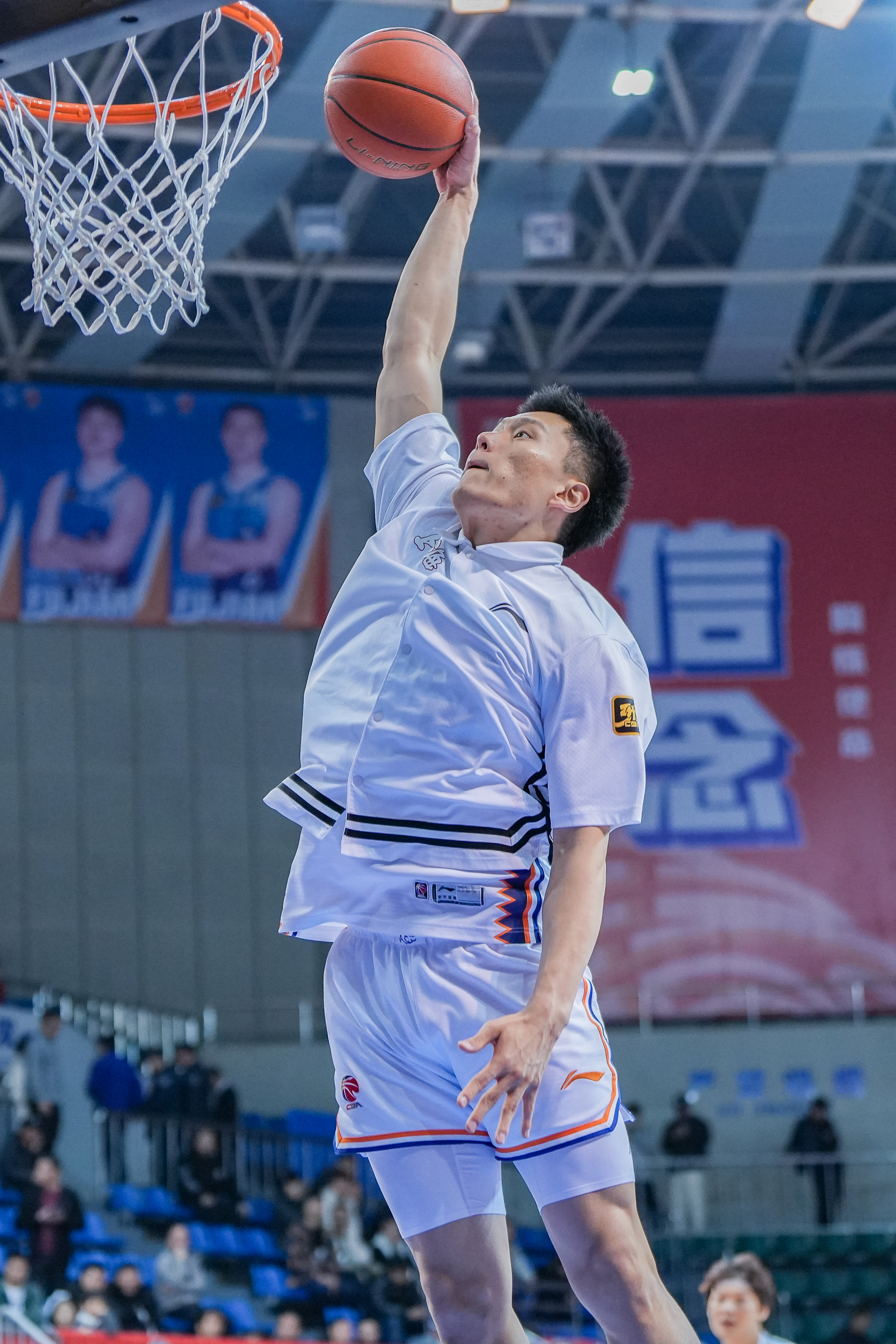  持續(xù)漲球！上海男籃“李花”組合—李弘權(quán)、李添榮