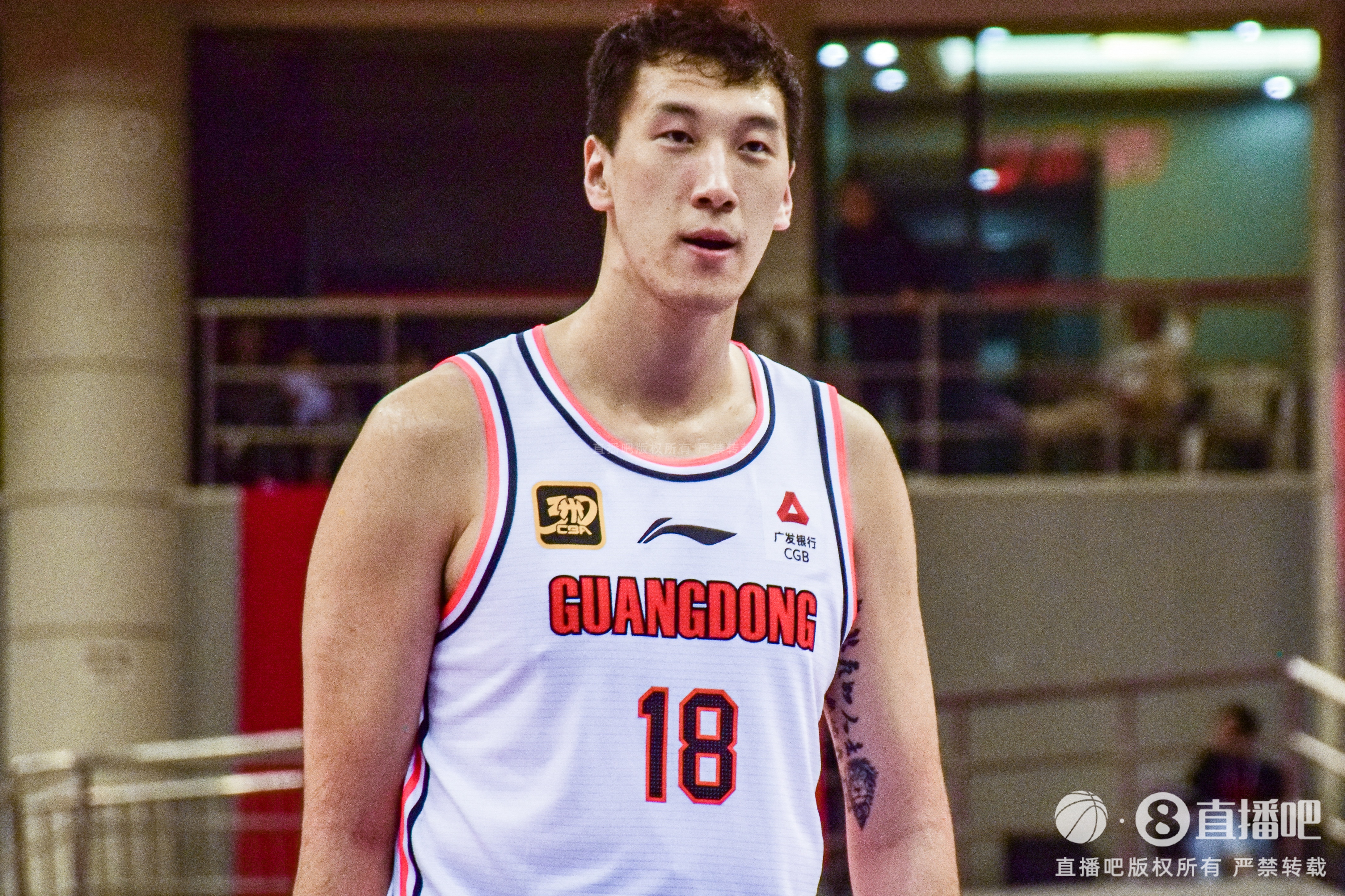  拼盡全力！杜潤旺三分8中6拿到18分2斷&6犯離場 正負值+19最高