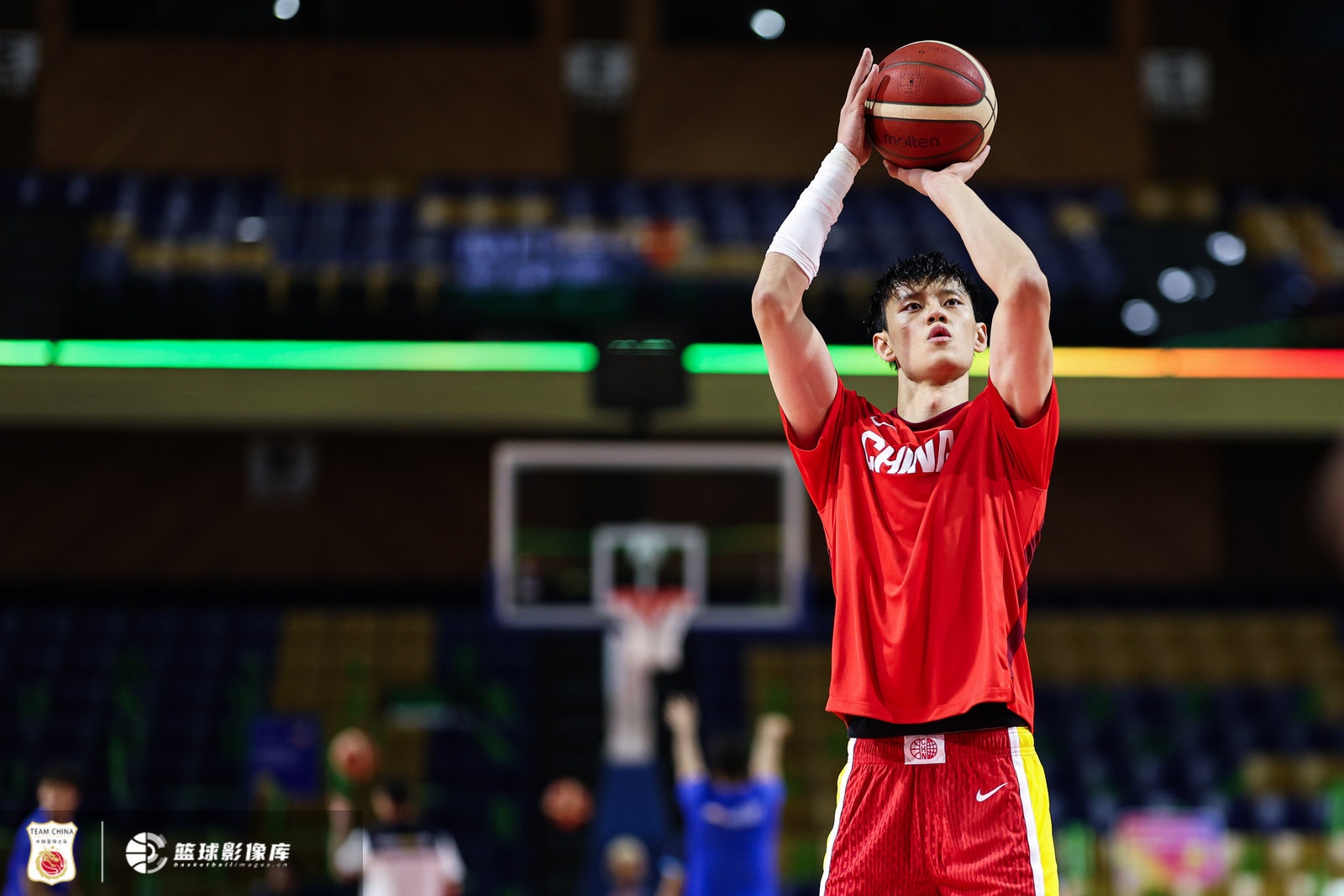  曾凡博：小崔剛受傷就聯(lián)系過他了 希望用勝利來(lái)回饋他和球迷們