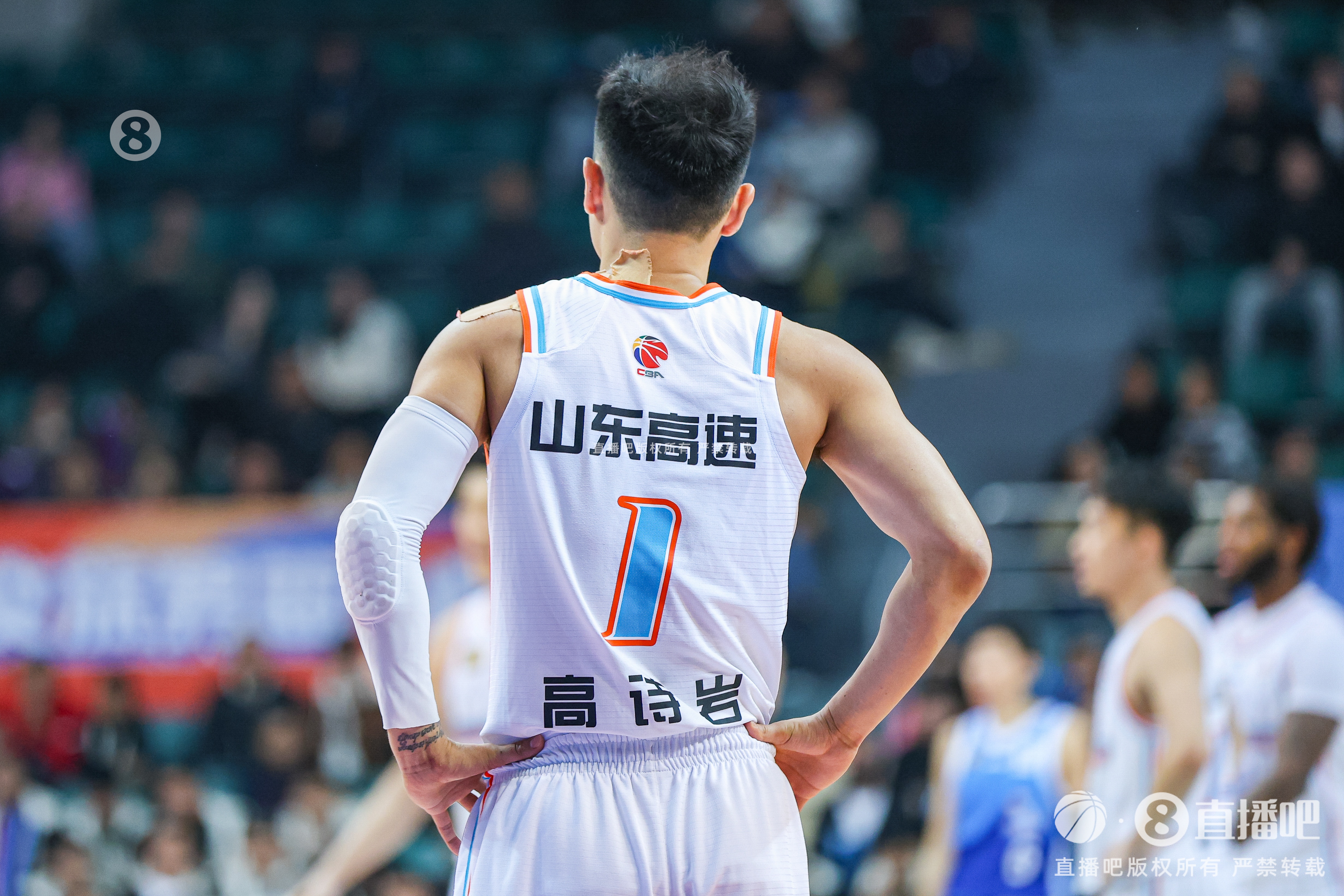  慢熱！首節(jié)山東落后四川1分 全隊首發(fā)5人單節(jié)合計僅拿到3分