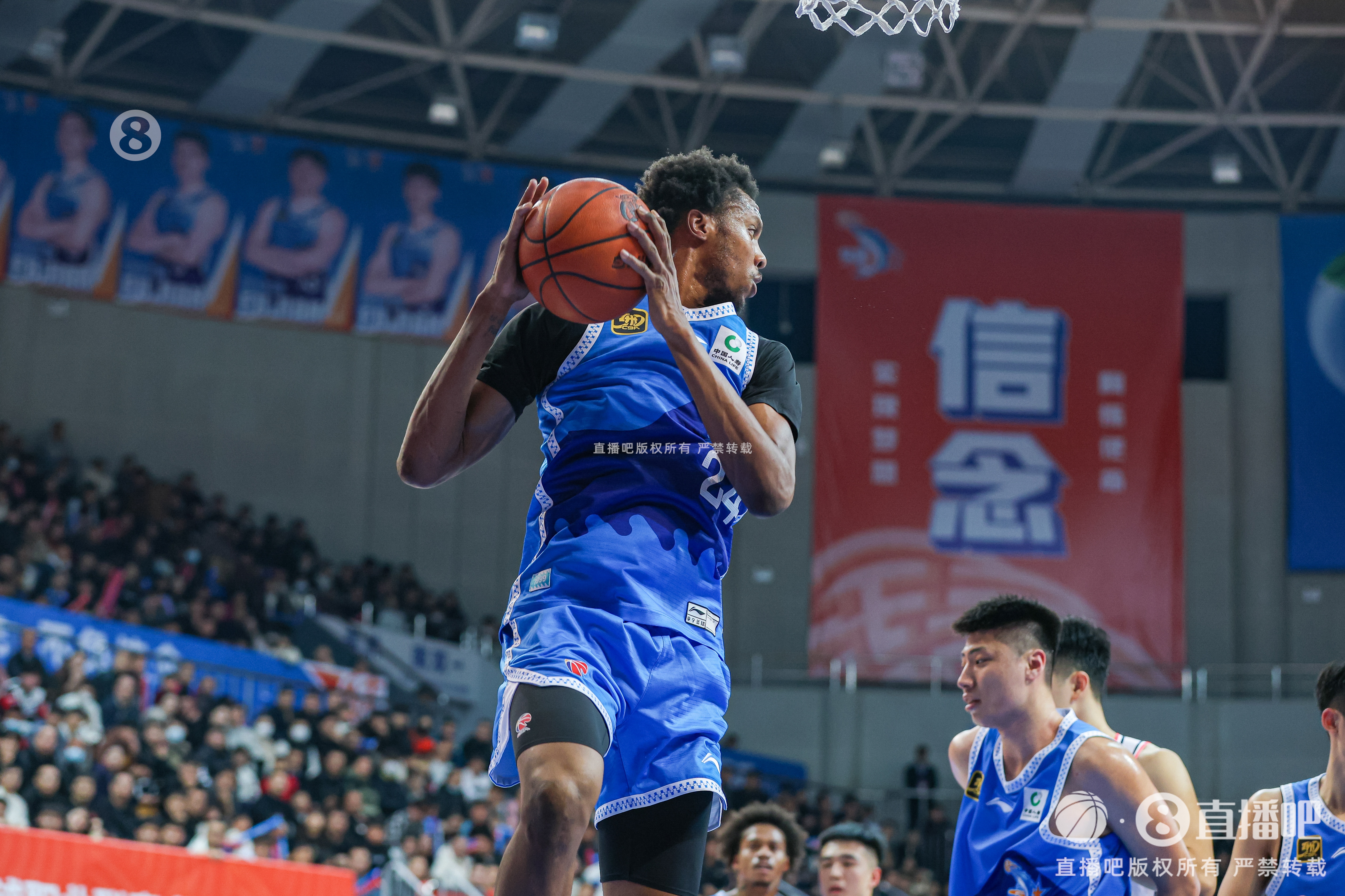  今天效率是真高！路易斯-金20中15&三分7中5怒砍41分8板4斷