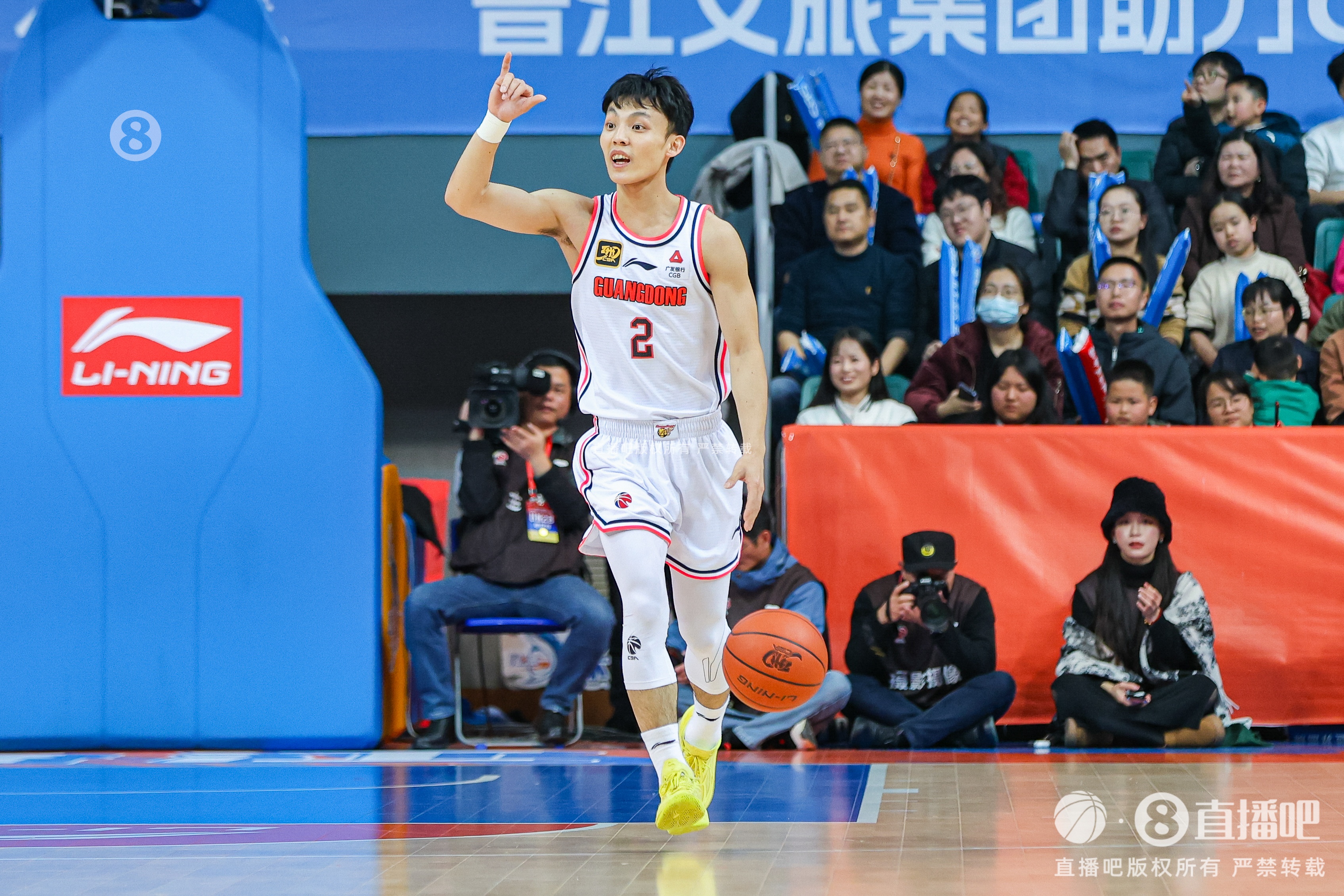 大師！徐杰半場(chǎng)9中8砍下21分4助 單節(jié)5記三分驚艷全場(chǎng)