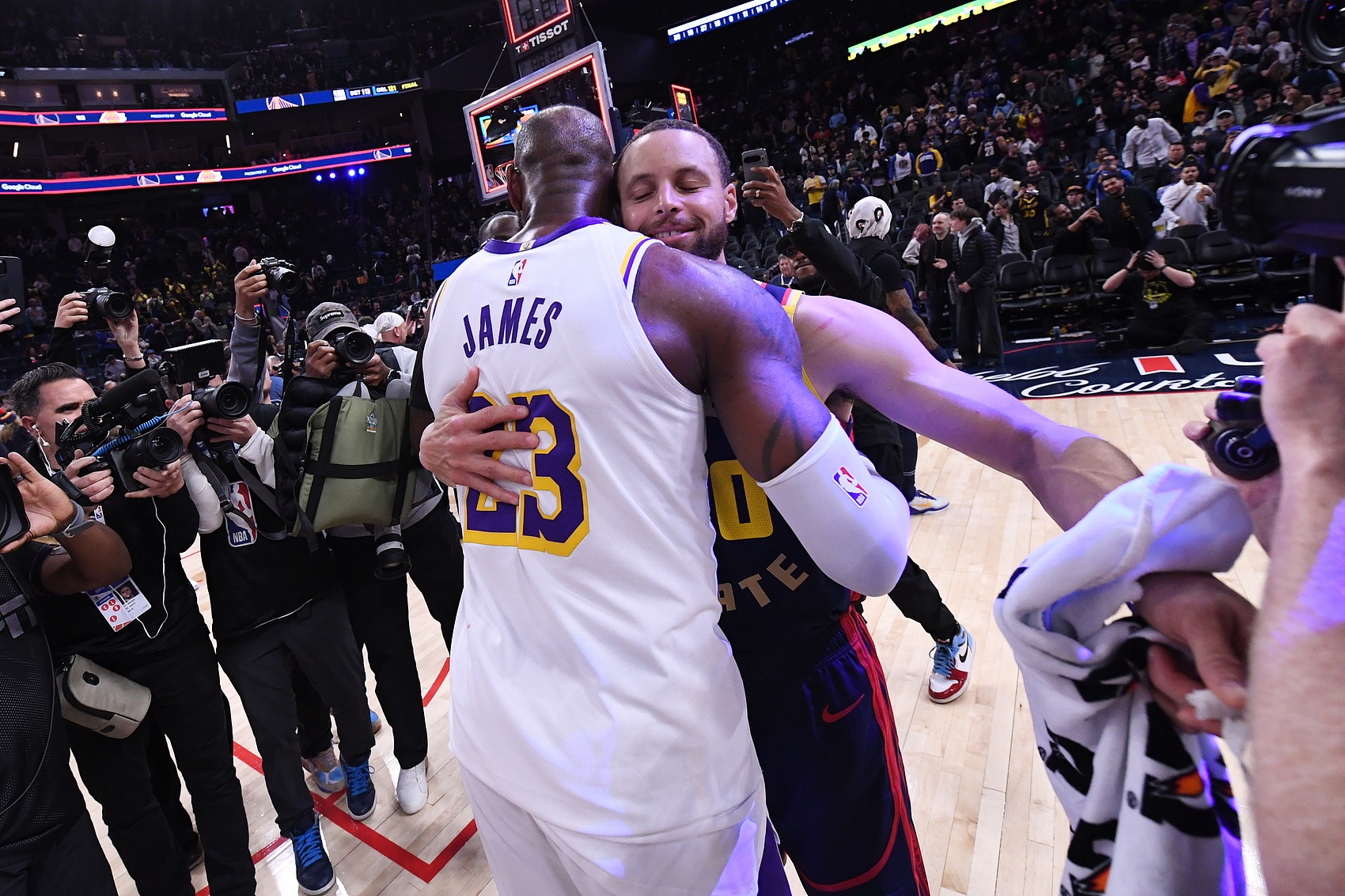  見證傳奇！詹姆斯庫里年滿36歲且同場(chǎng)均砍下35+ NBA歷史首對(duì)！