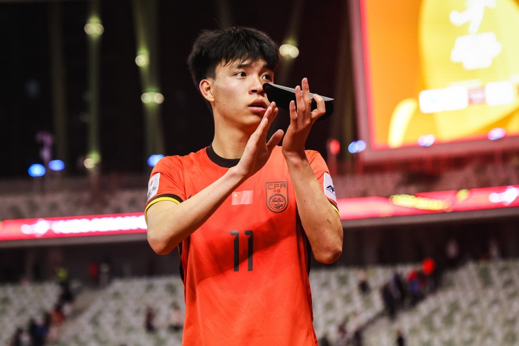  期待首秀！18歲王鈺棟入選中澳戰(zhàn)名單&穿11號，首進國足正賽名單